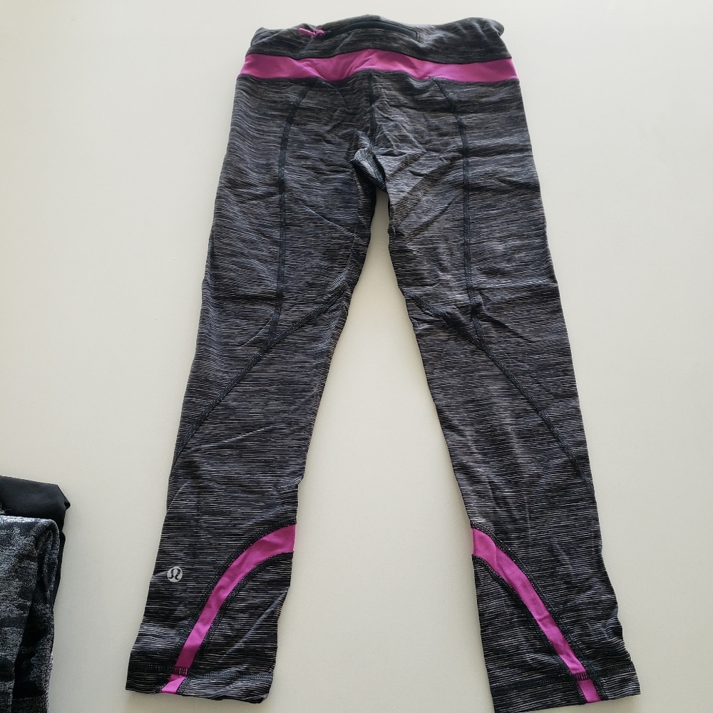 Old style lululemon leggings, size 4, superb condition